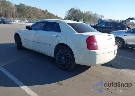 2010 Chrysler 300 Touring/Signature Series/Executive Series z USA, uszkodzony, nr VIN 2C3CA5CV5AH284015